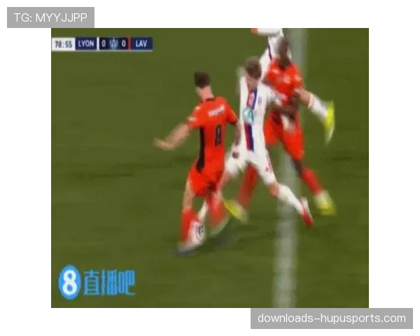 实时战报:里昂队在少打一人的情况下,已坚守防线超过30分钟 实时战报:里昂队在少打一人的情况下,已坚守防线超过30分钟